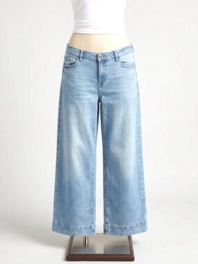 ANA low rise light wash baggy wide leg jeans size 6
